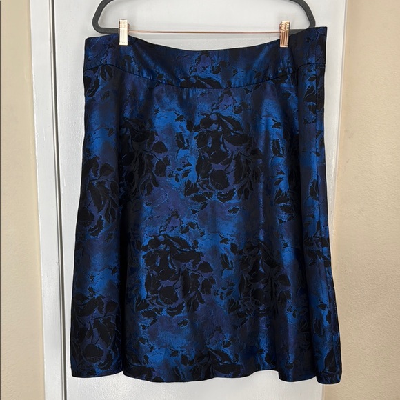 Elegant Blue and Black Floral Brocade Skirt - Picture 1 of 5